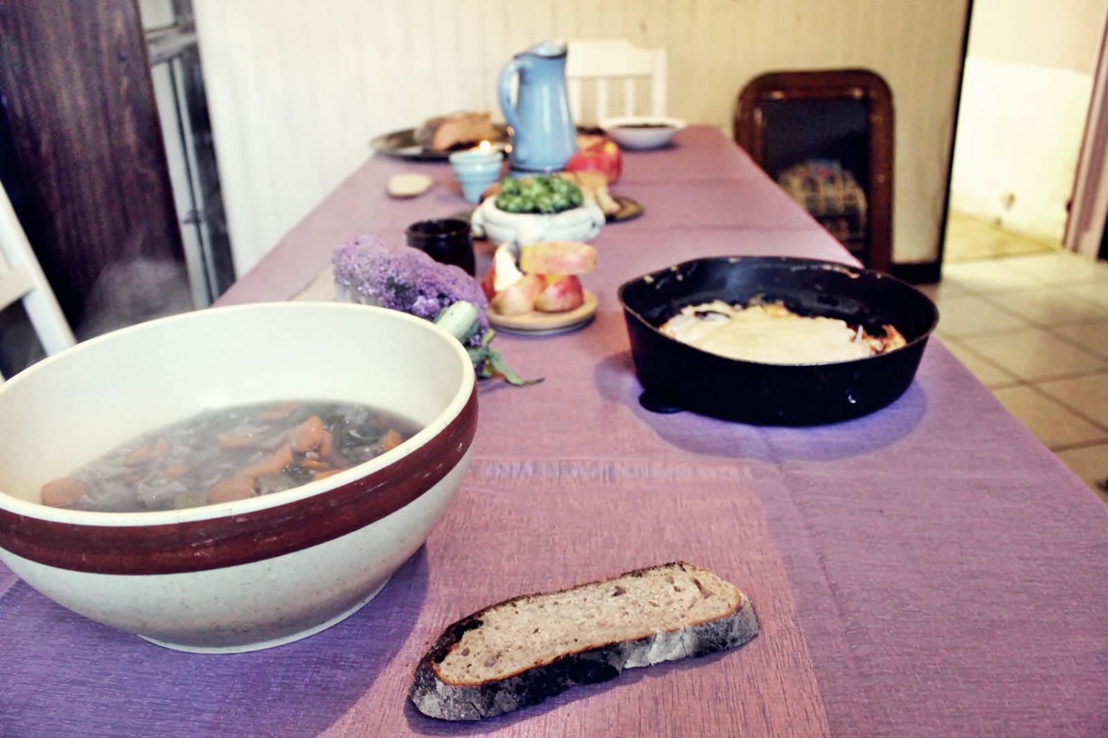 Diy table medievale repas ecole a la maison reconstitution 14