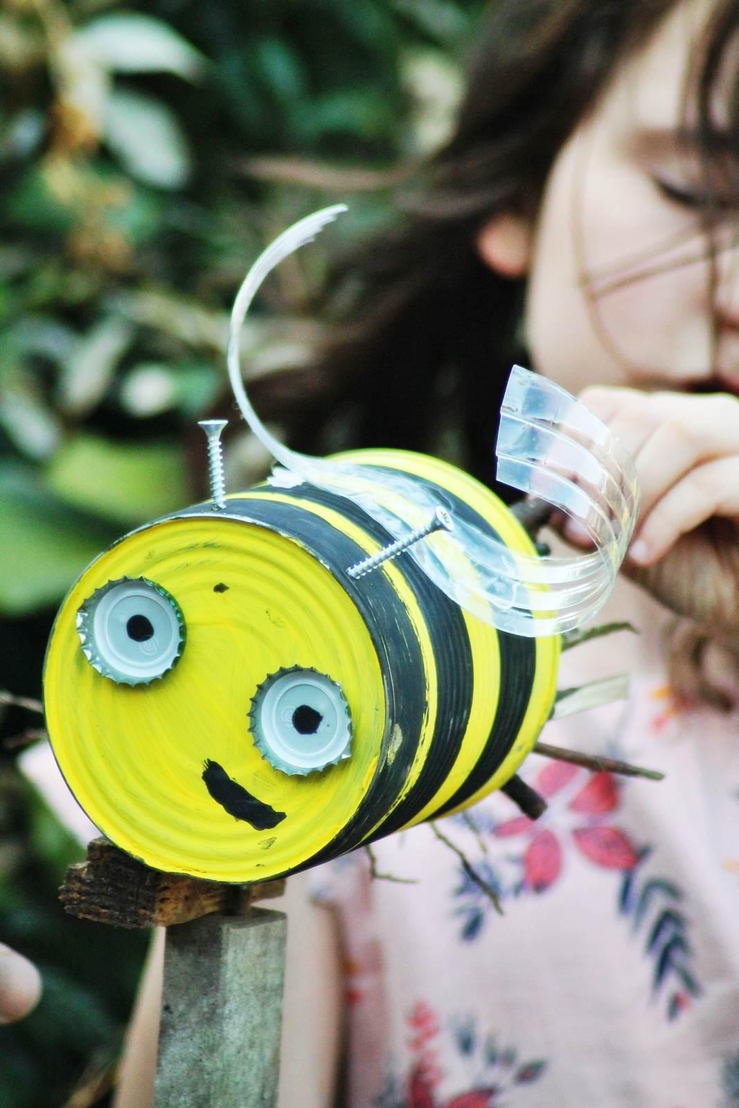 Boite de conserve abeille 8