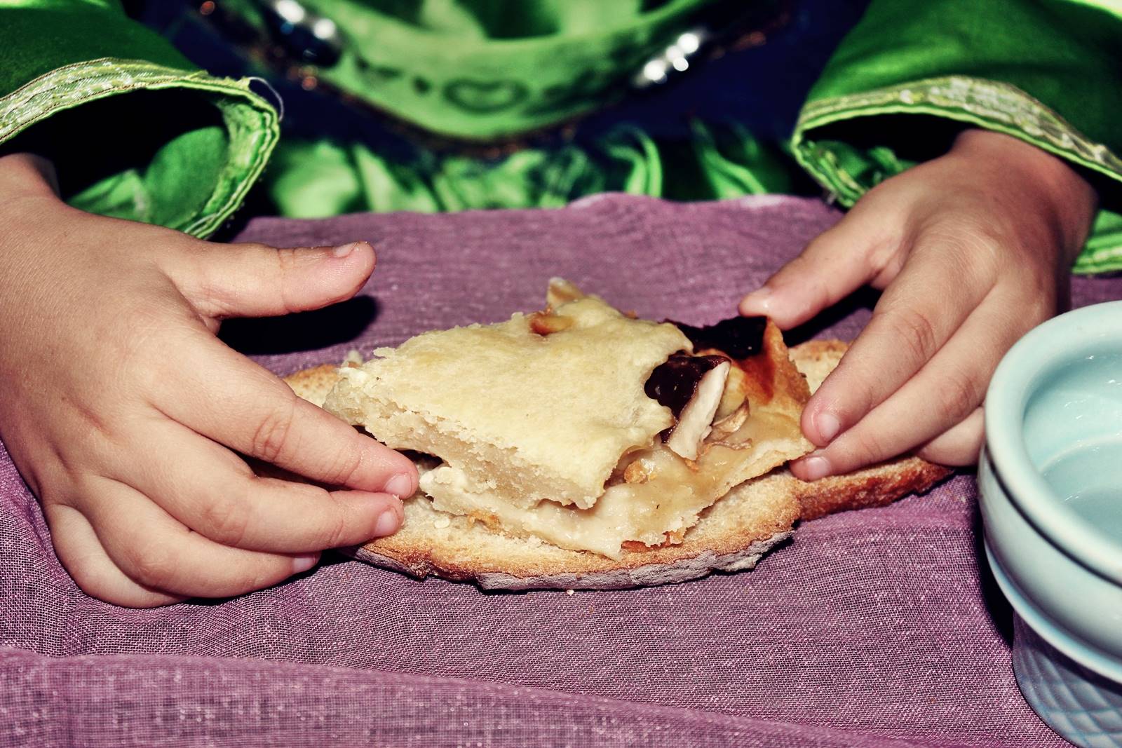 Diy table medievale repas ecole a la maison reconstitution 24