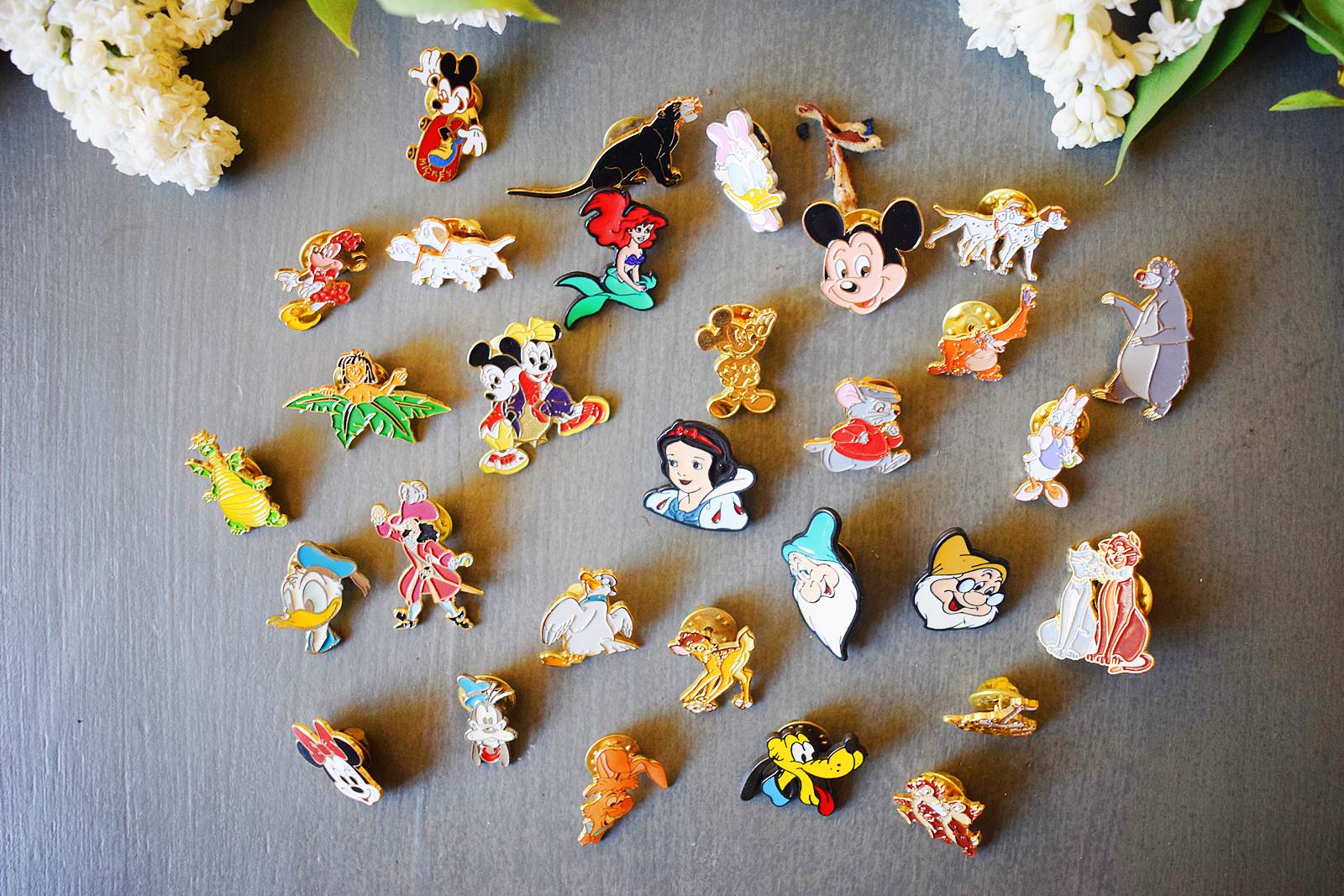 Instant vintage 40 pins disney 1