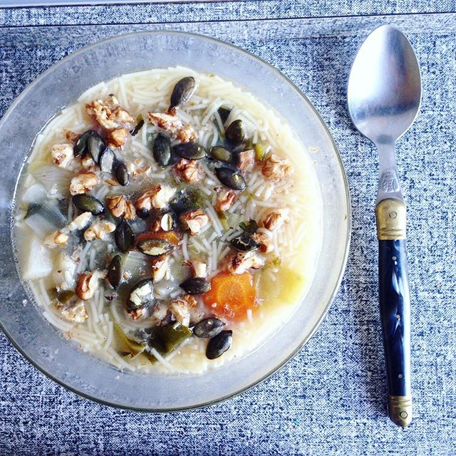 La soupe de legume aux noix et aux graines de courges