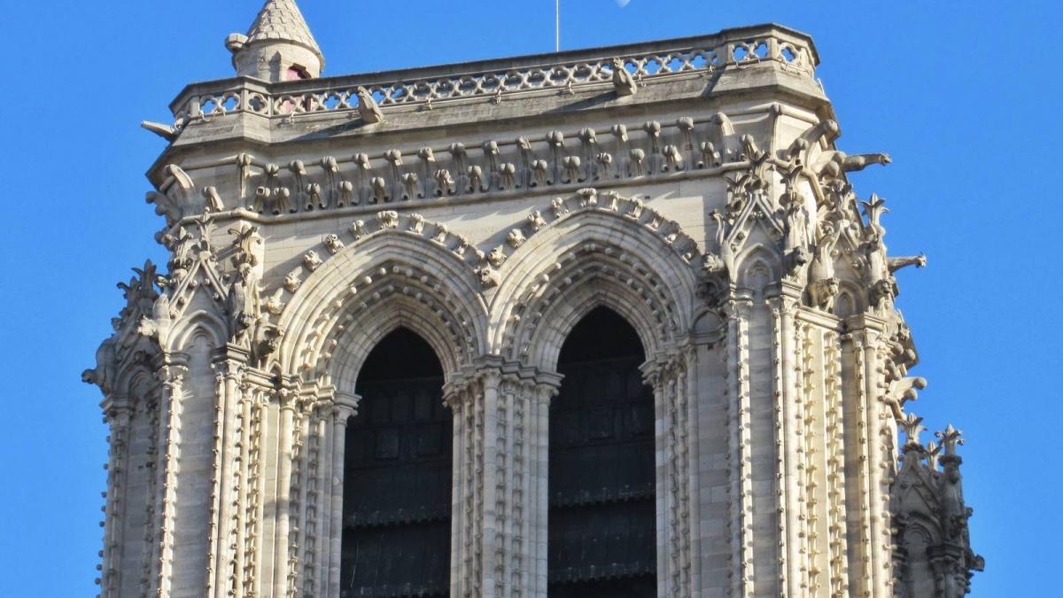 Notre dame de paris lune